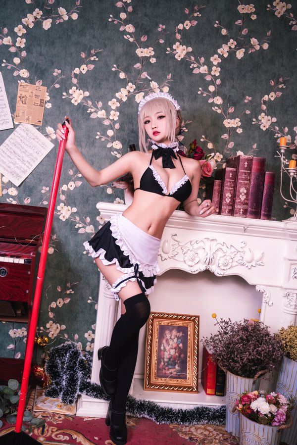 Is Gui Huyao in w "Black Silk Maid" [COSPLAY Welfare]